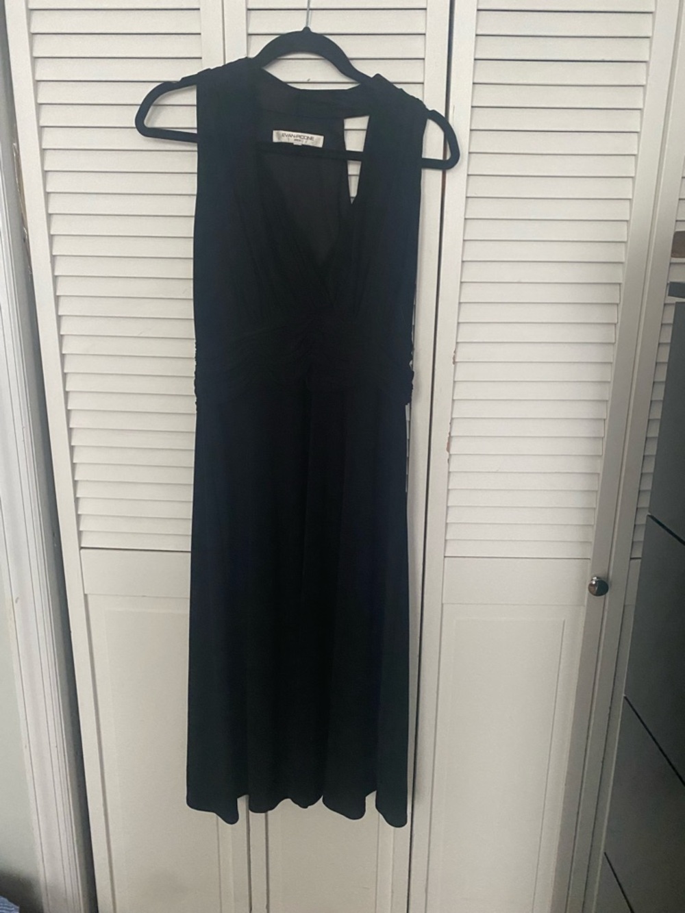 Evan Picone Black Sleeveless V-Neck Maxi Dress